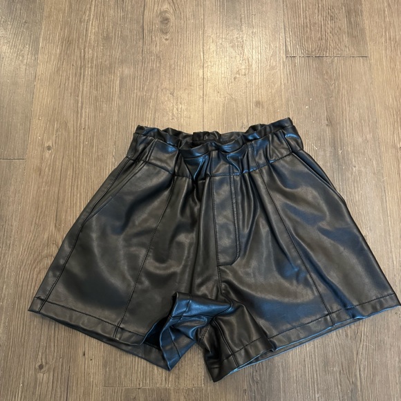 Abercrombie & Fitch Vegan Leather Pull On Shorts XS - Picture 9 of 11
